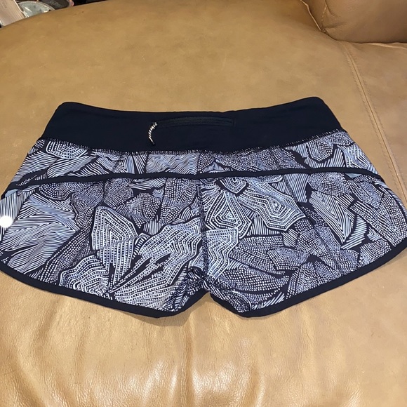 Lululemon  Athletics - Picture 10 of 12